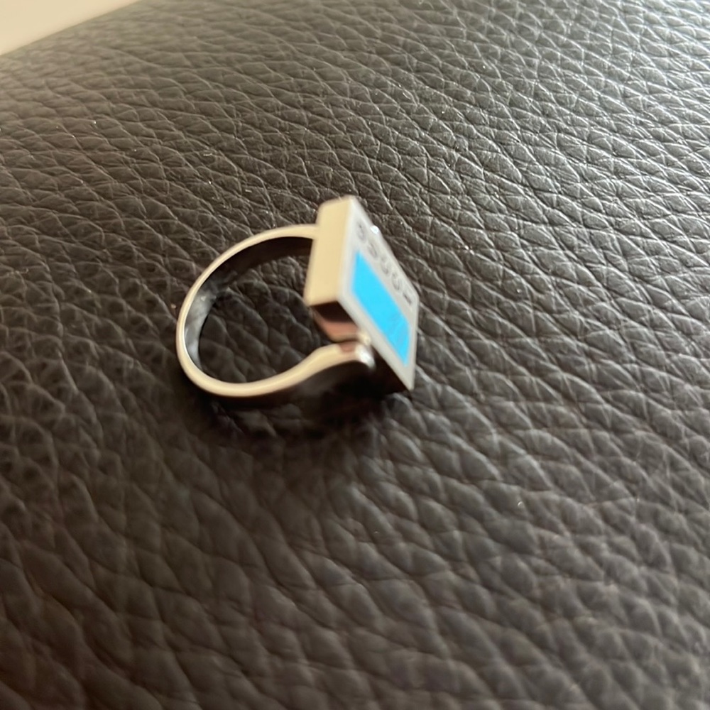 Genuine Gucci ,18 K white gold ring with Gucci logo.